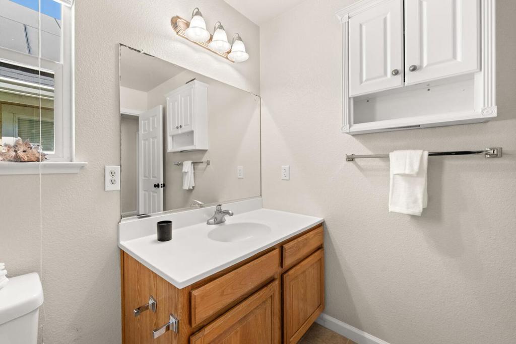 2099 Hartford Drive 8