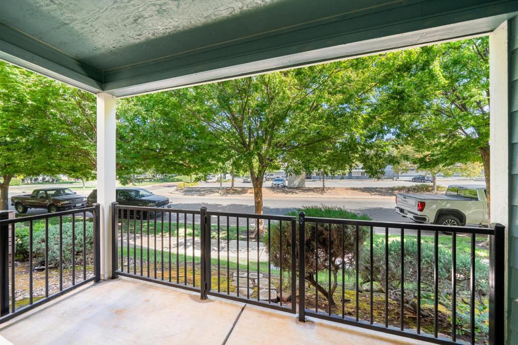 2099 Hartford Drive 8
