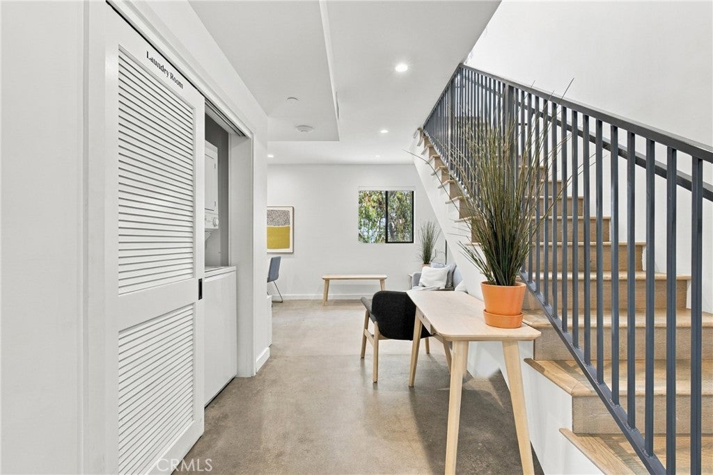 2301 S Cloverdale