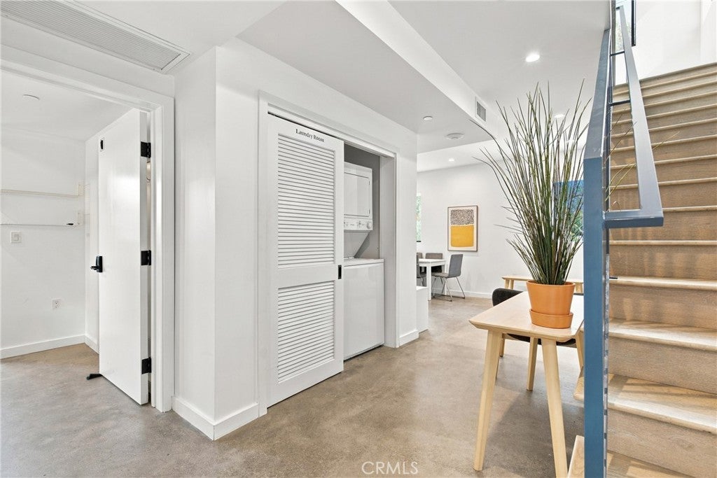 2301 S Cloverdale