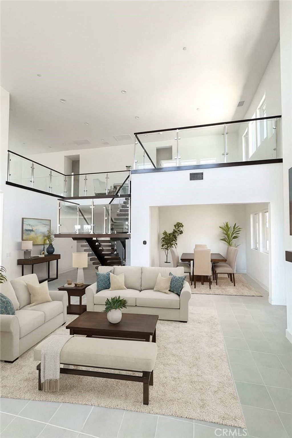 Photo of 20568 Edgewood Ct, Chatsworth, CA 91311 (MLS # SR25234857)