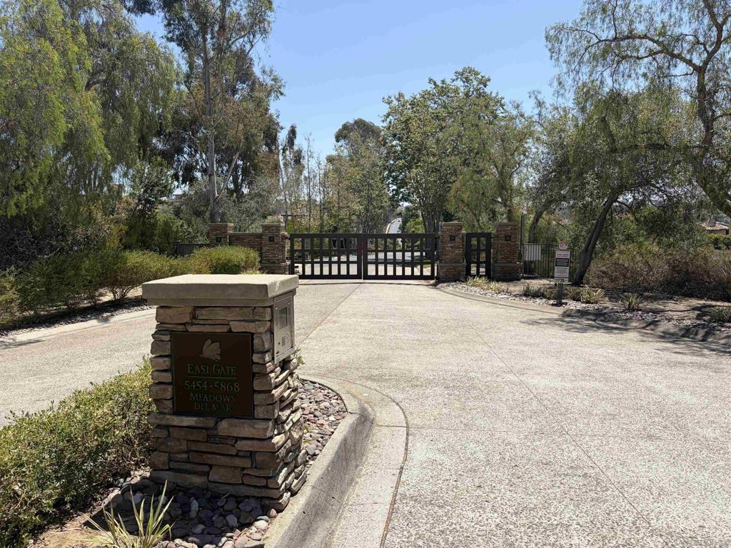 5591 Meadows Del Mar