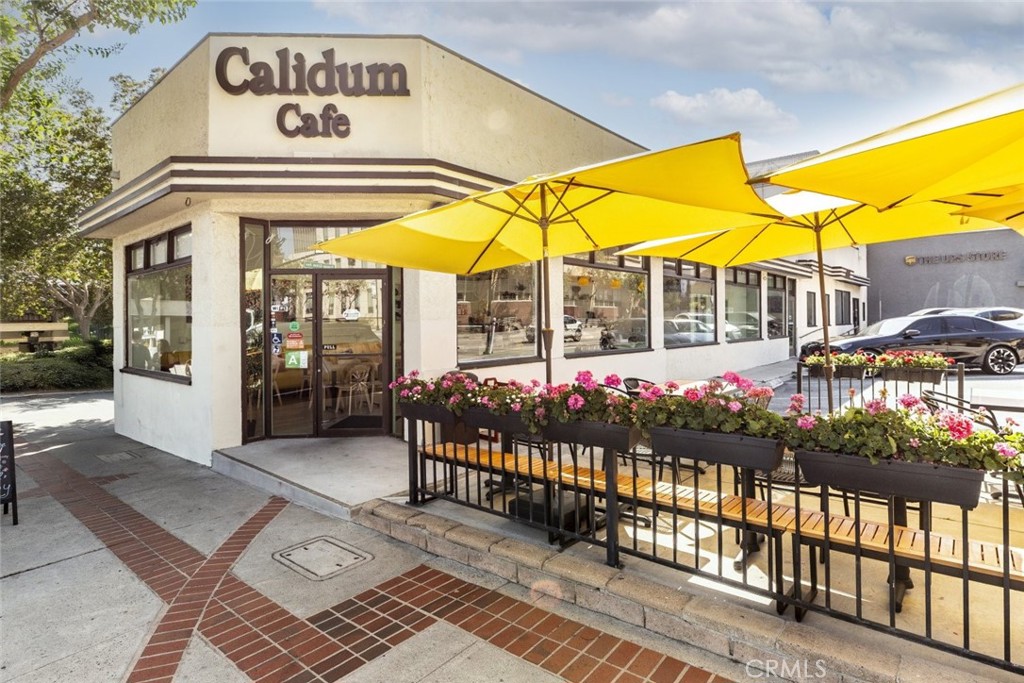 Discover this beautifully designed cafe located in a prime, high-traffic area of Burbank. Known for its great food and welcoming atmosphere, this is the perfect opportunity for an investor or entrepreneur looking to own a thriving business in one of the most desirable neighborhoods in the city.
With its unbeatable location, strong local following, and excellent growth potential, this turnkey operation is ready for your vision. Whether you're expanding your portfolio or diving into the food industry for the first time, don't miss out on this exciting opportunity.
Act now and make your investment in Burbank's booming café scene!