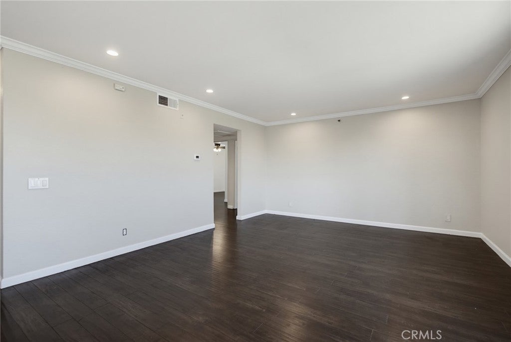 726 Elm Avenue 403