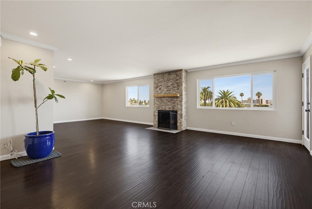 726 Elm Avenue 403