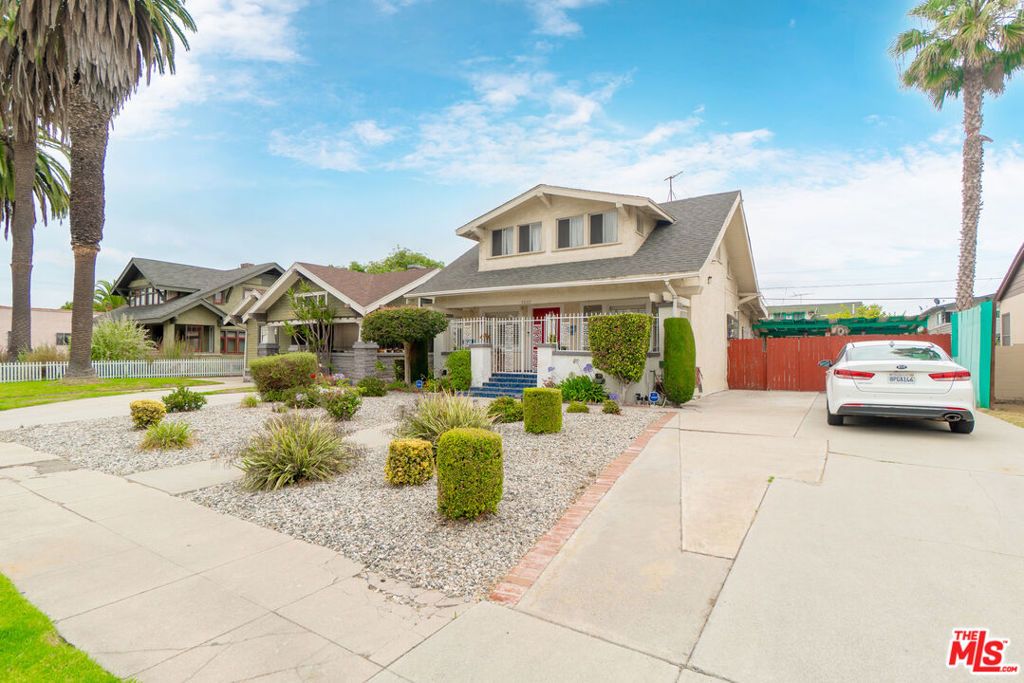 Photo of 4822 Cimarron Street, Los Angeles, CA 90062 (MLS # 25585347)