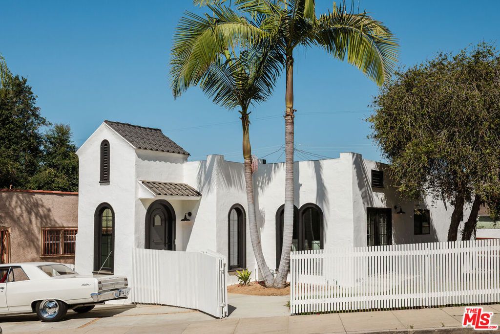 Photo of 2353 Lucerne Avenue, Los Angeles, CA 90016 (MLS # 25585965)