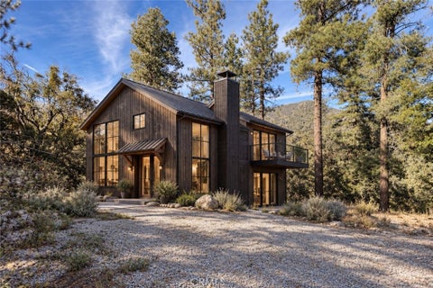 Photo of 1825 Bernina Drive, Pine Mountain Club, CA 93222 (MLS # SR26195689)