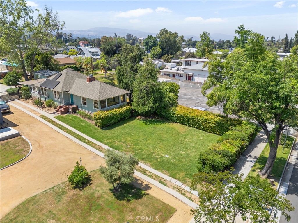 1000 E Colton Avenue