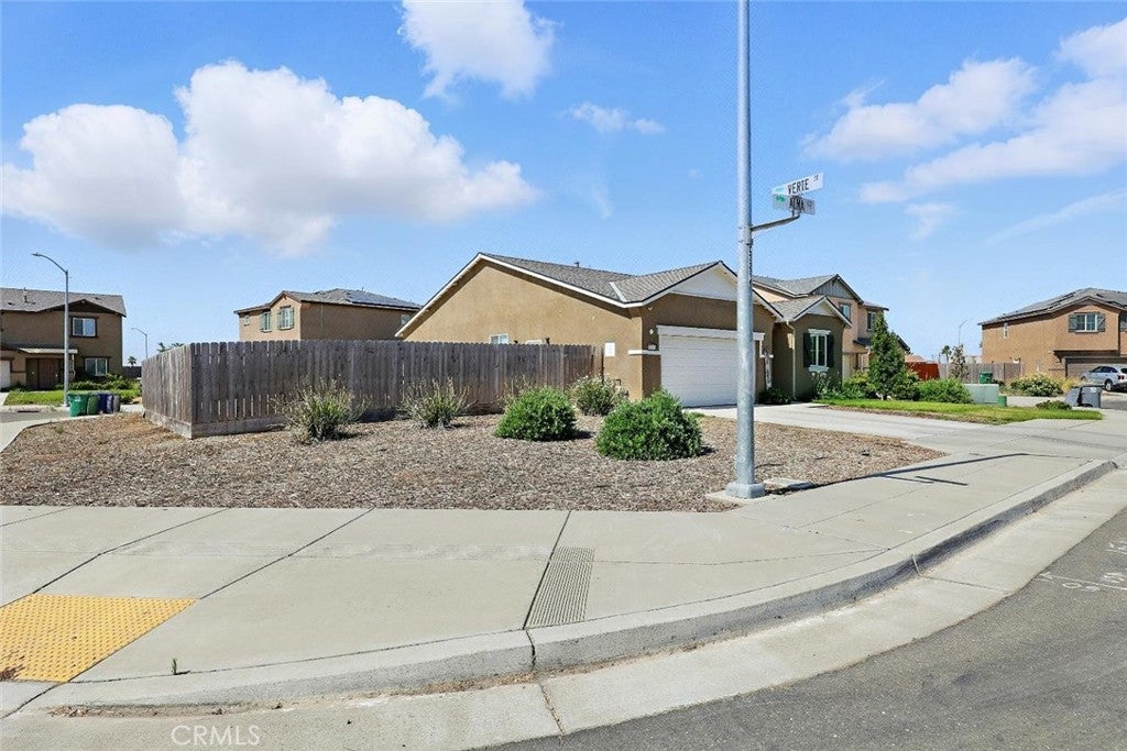 1985 Alma Court