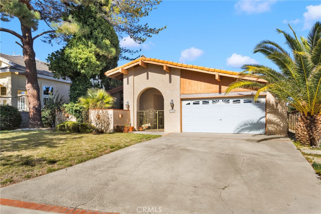 17800 Cresta Blanca Drive