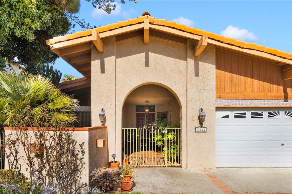 17800 Cresta Blanca Drive