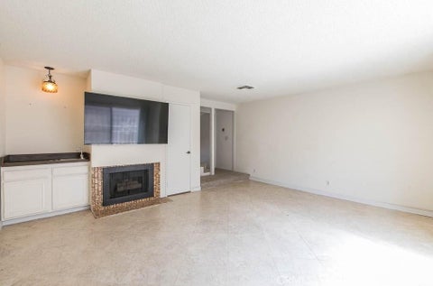 Photo of 18631 Collins Street #30, Tarzana, CA 91356 (MLS # SR26141521)
