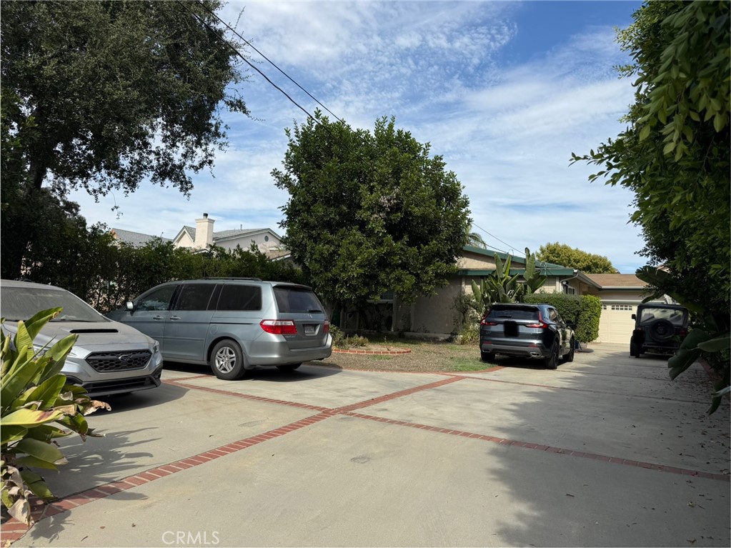 Wonderful buying opportunity! This spacious 4-bedroom, 3-bath home offers over 2,000 sq. ft. of living space on an oversized lot in a highly desirable neighborhood. Features include a kitchen island, central heat and air, lush landscaping with full irrigation, and a cozy den. Conveniently located near elementary and middle schools, shopping, public transportation, and with easy freeway access.
Originally built as a Medallion home in 1960, this property boasts numerous upgrades, including dual-pane windows, a full copper re-pipe (including the main line to the street), custom stone walkways, and a real wood-burning fireplace with a gas starter. Outdoor amenities include a built-in barbecue, storage shed, and a huge driveway with parking for up to 9 cars, plus a double car garage.