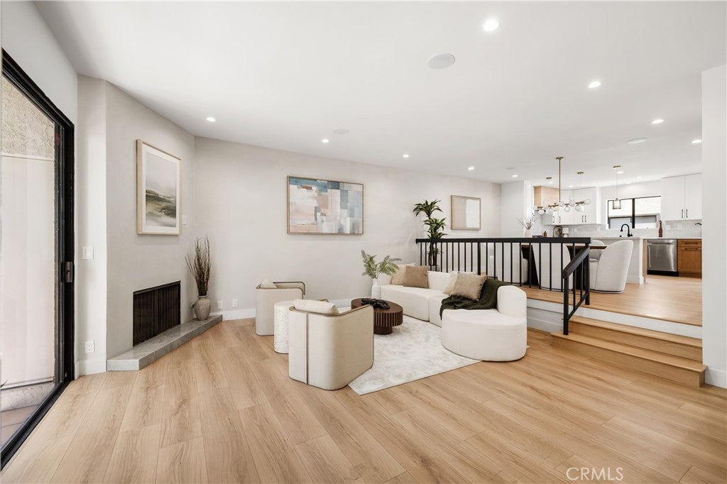Photo of 5711 Owensmouth AVE #125, Woodland Hills, CA 91367 (MLS # SR26160490)