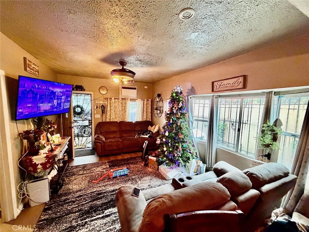 1454 E 50th