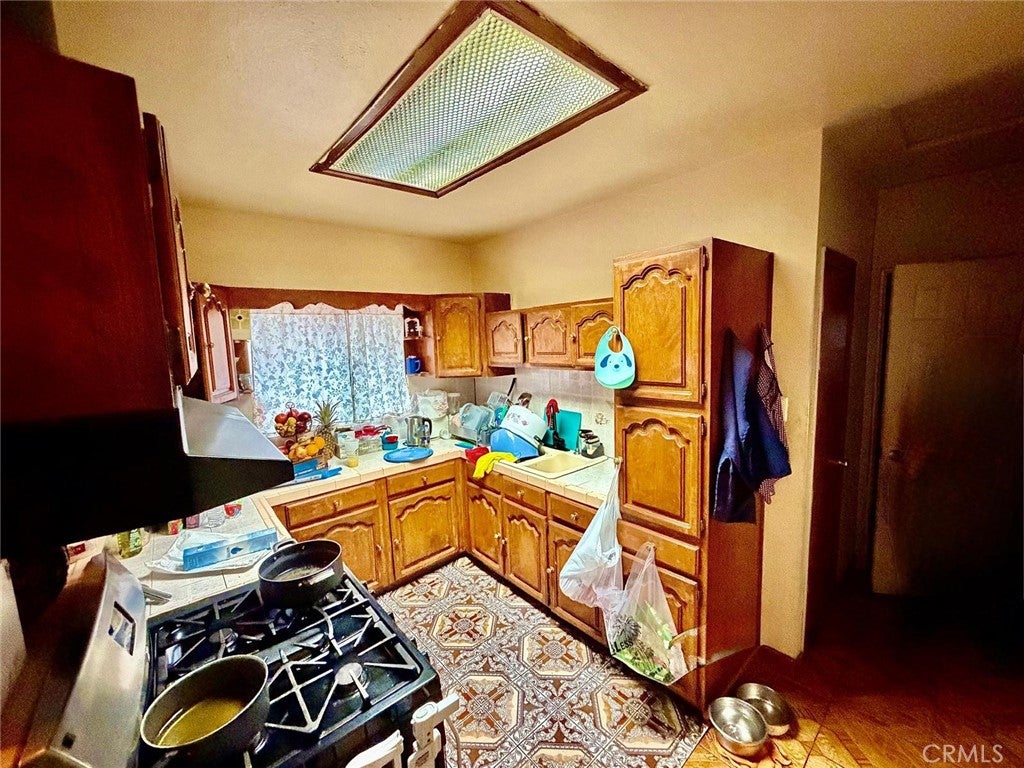 1454 E 50th