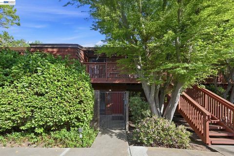 Photo of 1455 Latour Ln Ln #13, Concord, CA 94521 (MLS # 41132144)