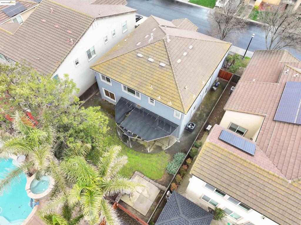 THE LAKES - Residential