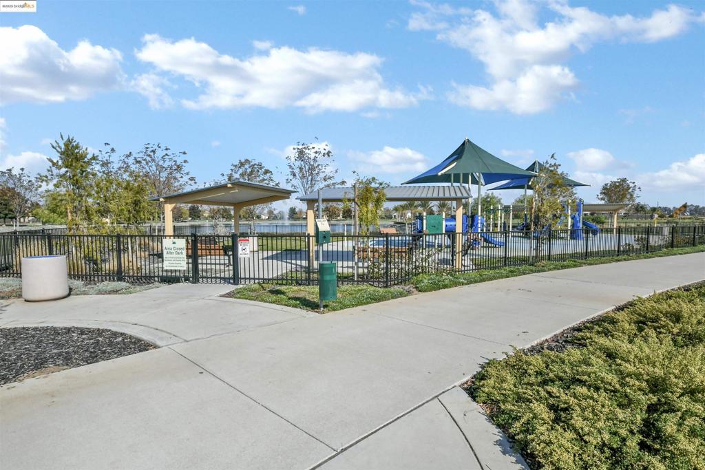 THE LAKES - Residential