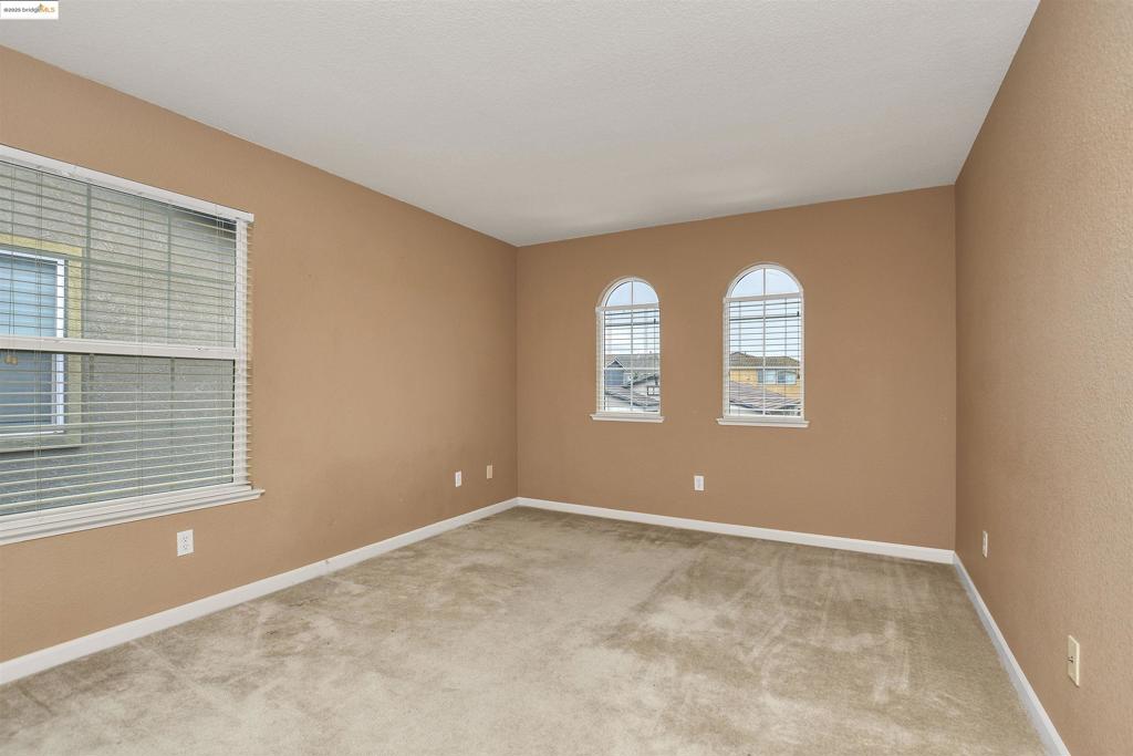 THE LAKES - Residential