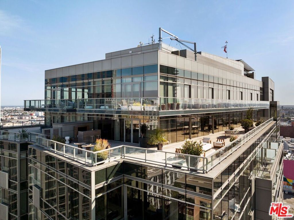 Photo of 1155 S Grand Avenue #Ph2204, Los Angeles, CA 90015 (MLS # 26644853)