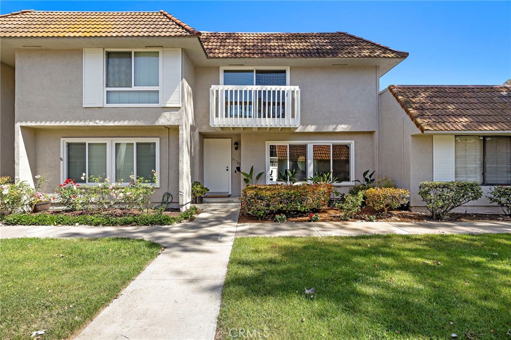 21749 Lake Vista