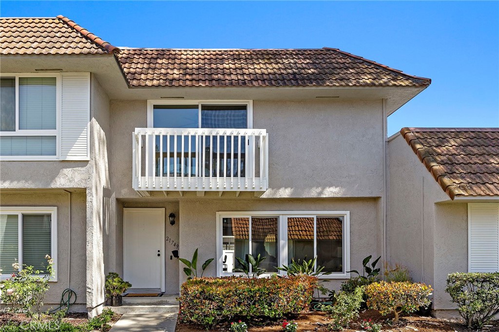 21749 Lake Vista