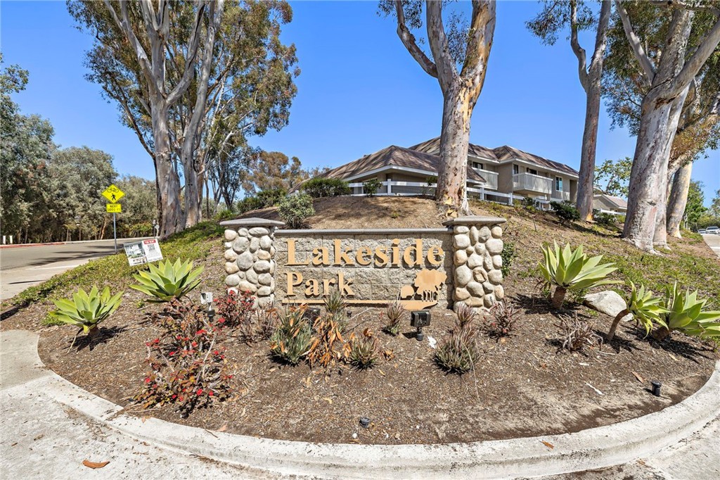 21749 Lake Vista