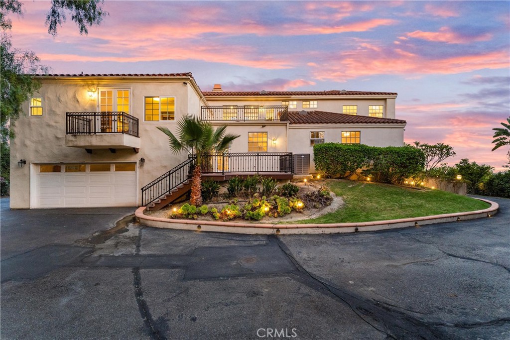 927 E Avocado Crest Road