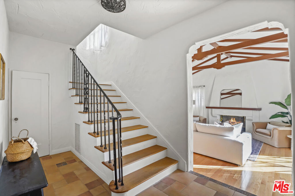 1238 N Isabel Street