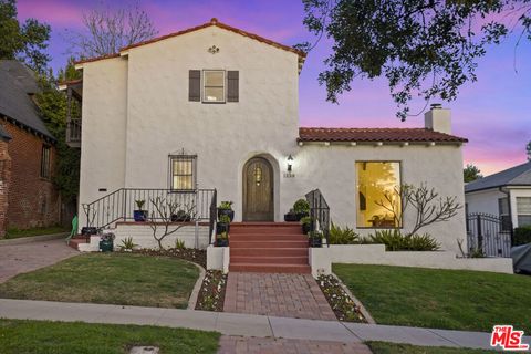 Photo of 1238 N Isabel Street, Glendale, CA 91207 (MLS # 26655649)