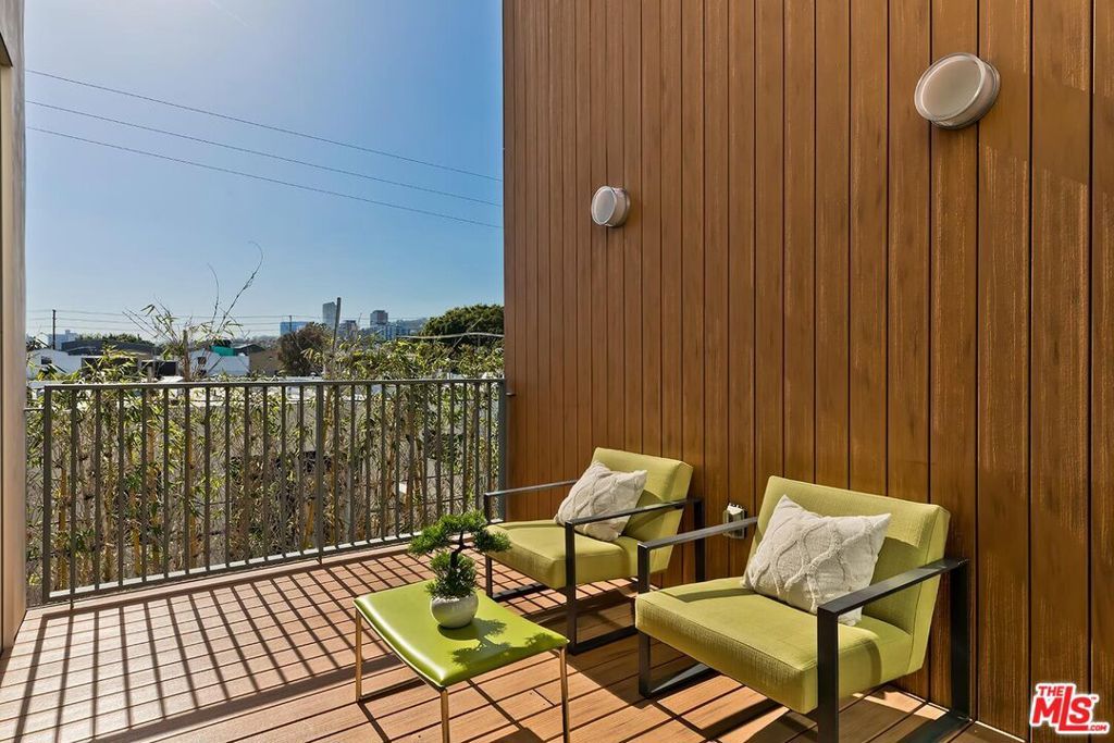 Photo of 855 N Croft Avenue #306, Los Angeles, CA 90069 (MLS # 25539803)