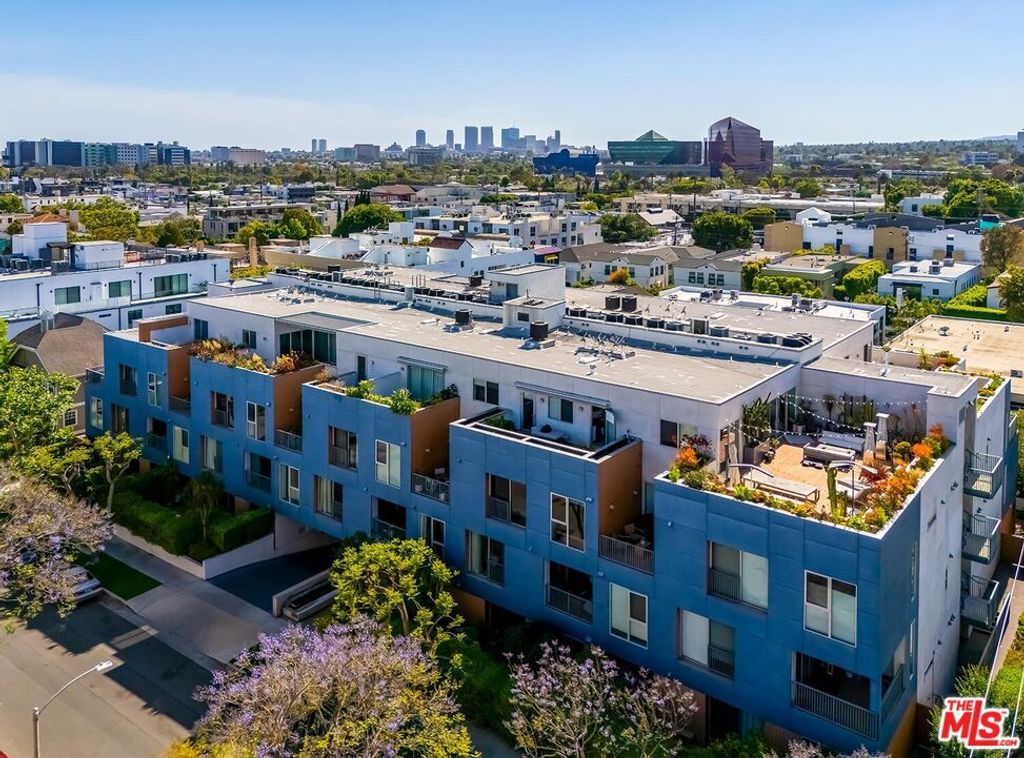 Photo of 855 N Croft Avenue #306, Los Angeles, CA 90069 (MLS # 25539803)