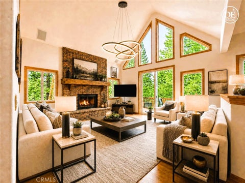 Photo of 292 N Fairway DR, Lake Arrowhead, CA 92352 (MLS # IG26112403)