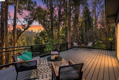 Photo of 6416 6416 Valley View Rd Rd, Oakland, CA 94611 (MLS # 41126035)