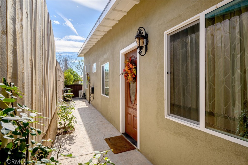 Brand New ADU * 2 Bedrooms / 1 Bathroom * 700sqft * Bright * Open Floor Plan * Living Area * Dining Area * High Ceilings * Laminate Floors * Recessed Lighting * Central A/C & Heat * Laundry Inside * Private Patio * Street Parking * Gas & Water Included * Tenant Pays Power * Small Pet Ok * Can Come Furnished