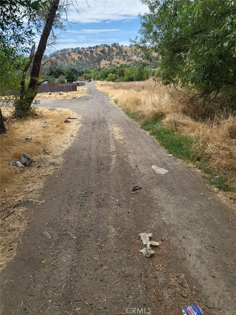 Large easy build lot on the edge of town near Borax Lake. Cleared and level. Minutes to shopping, Hospital, multiple City Parks, restaurants and public boat launch. Clearlake is a world renown Bass Fishing Lake with water skiing and boating. Water and power available.