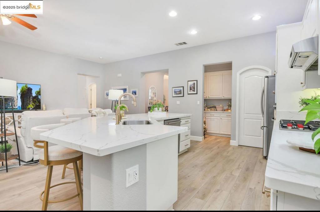 DISCOVERY  BAY - Residential