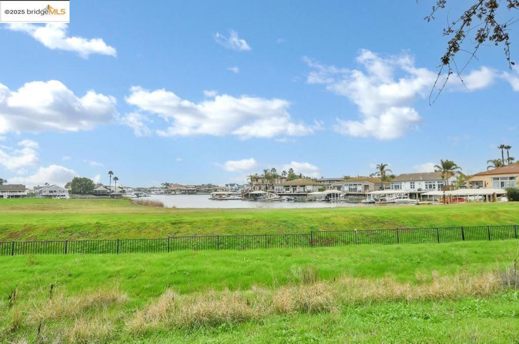 DISCOVERY  BAY - Residential