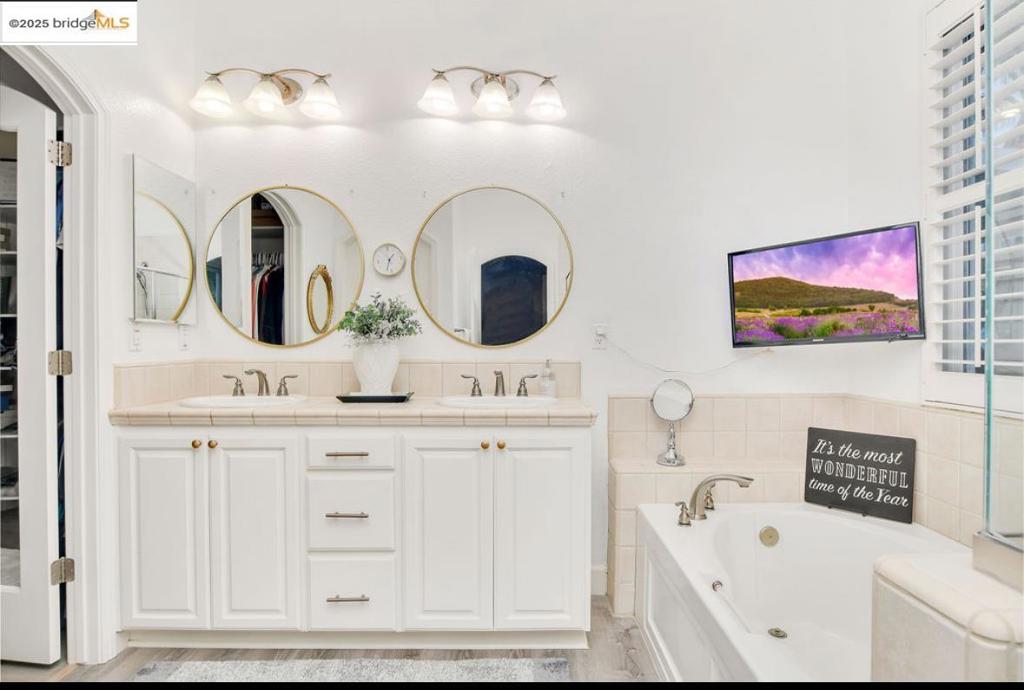 DISCOVERY  BAY - Residential