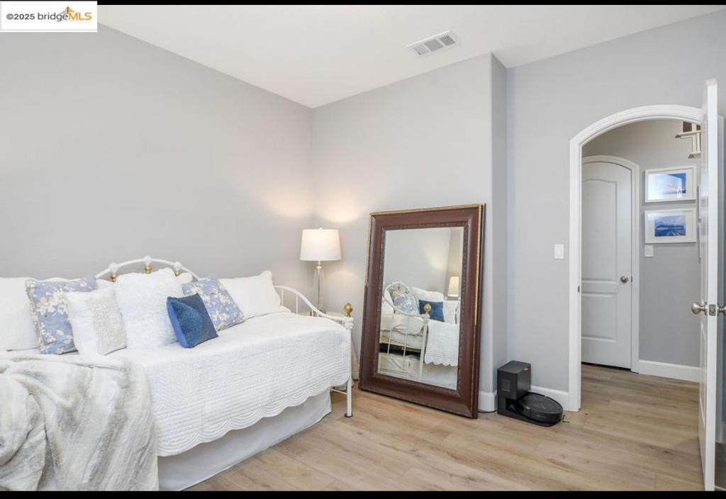 DISCOVERY  BAY - Residential