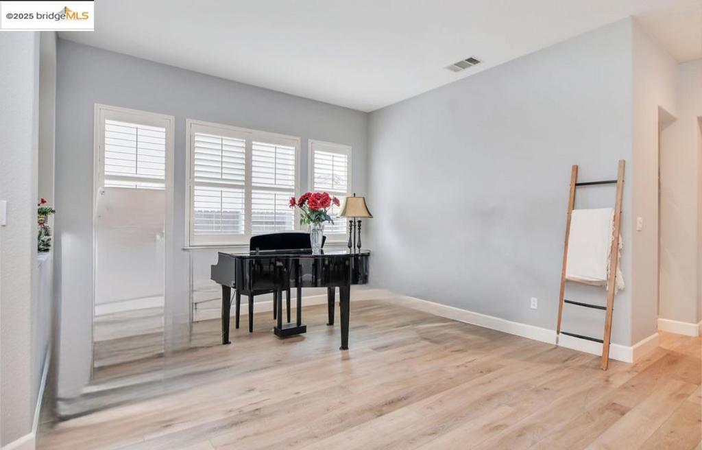 DISCOVERY  BAY - Residential