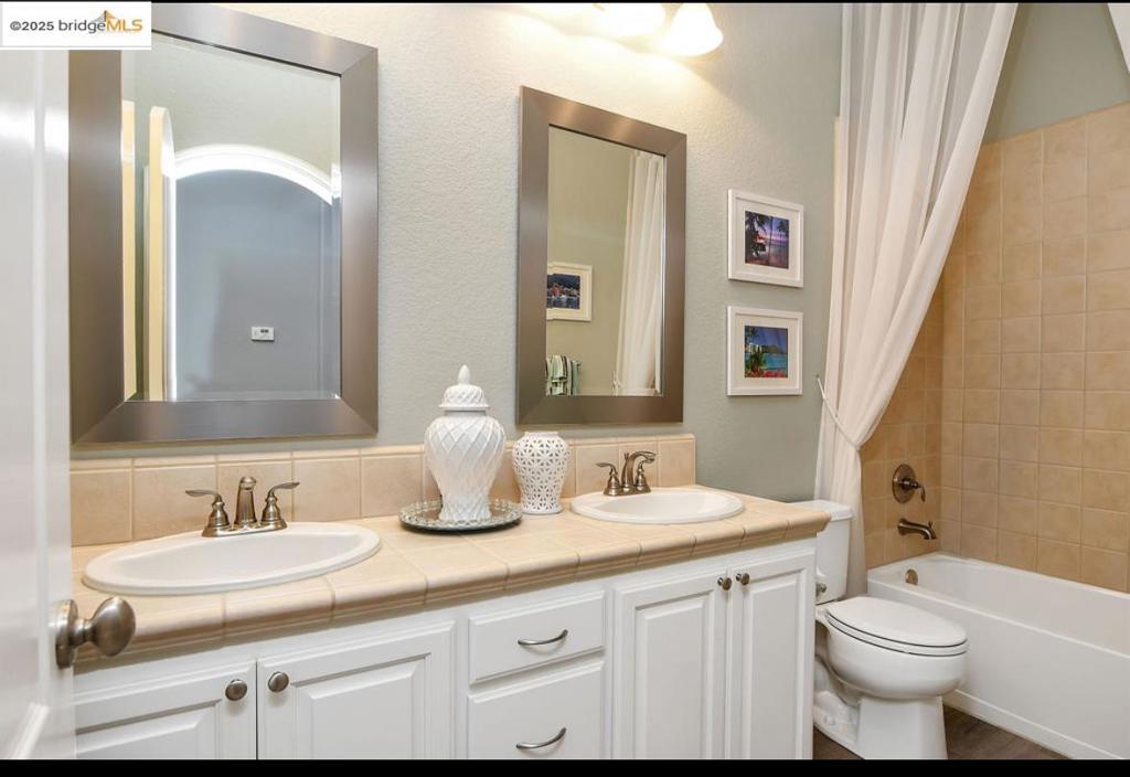 DISCOVERY  BAY - Residential