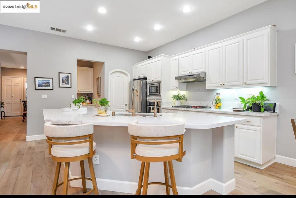 DISCOVERY  BAY - Residential