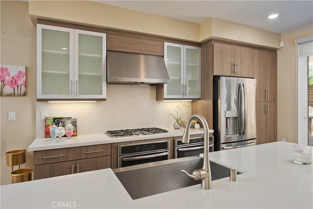 Photo of 6749 W Gill Way, Los Angeles, CA 90068 (MLS # SR25240758)