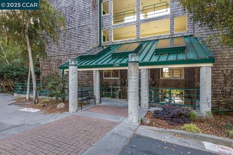 Photo of 1300 Quarry Ct Ct #109, Richmond, CA 94801 (MLS # 41113831) Photo of 1300 Quarry Ct Ct #109, Richmond, CA 94801 (MLS # 41113831)