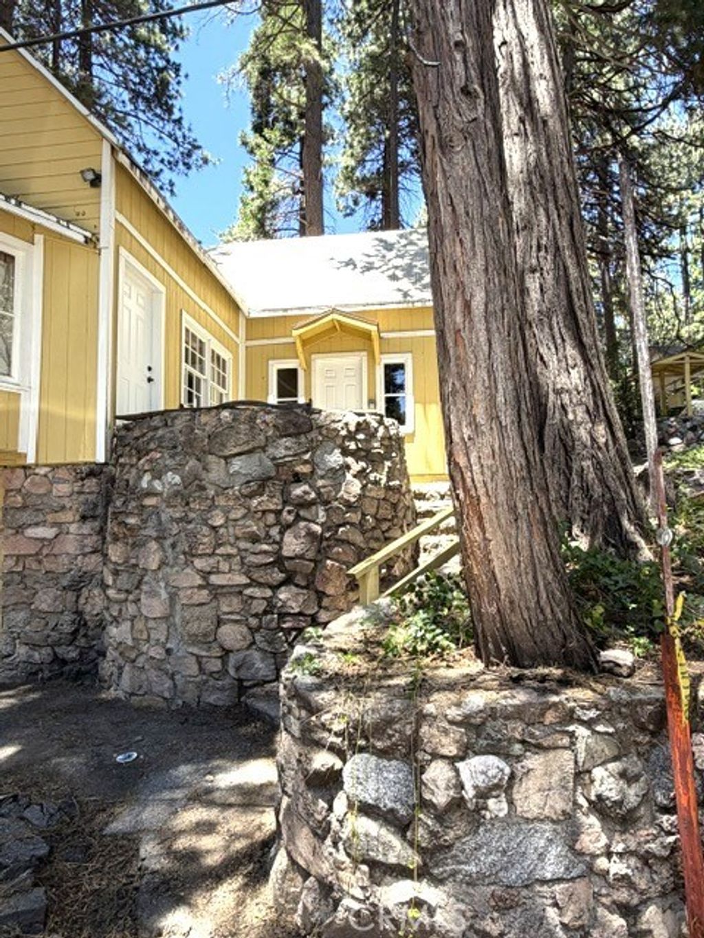 Photo of 31858 Hollow Way Way, Running Springs, CA 92382 (MLS # IV26130283)