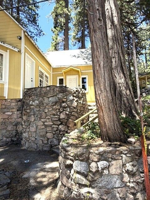Photo of 31858 Hollow Way Way, Running Springs, CA 92382 (MLS # IV26130283)
