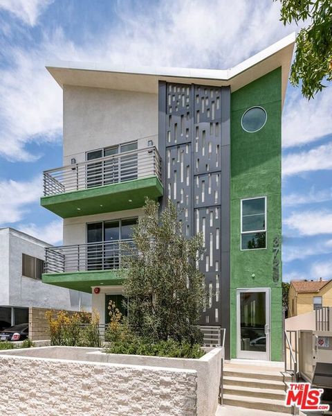 Photo of 3726 Kelton Avenue #102, Los Angeles, CA 90034 (MLS # 26670373)